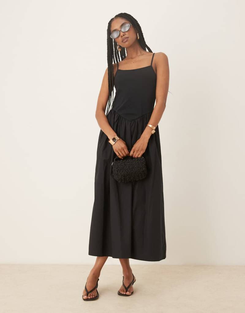 Nobody's Child - Midi-Trägerkleid in Schwarz mit v-förmiger Taille von Nobody's Child