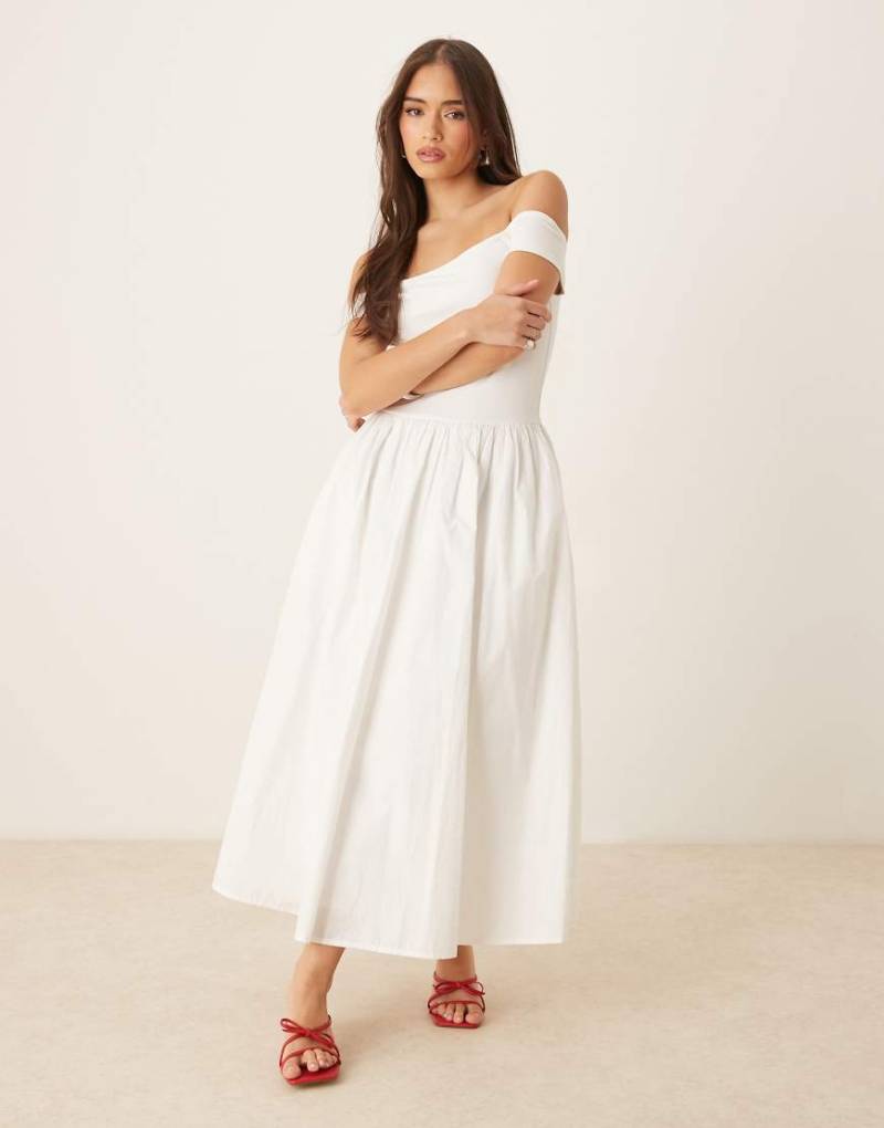 Nobody's Child - Midikleid in Weiß mit Carmen-Ausschnitt von Nobody's Child