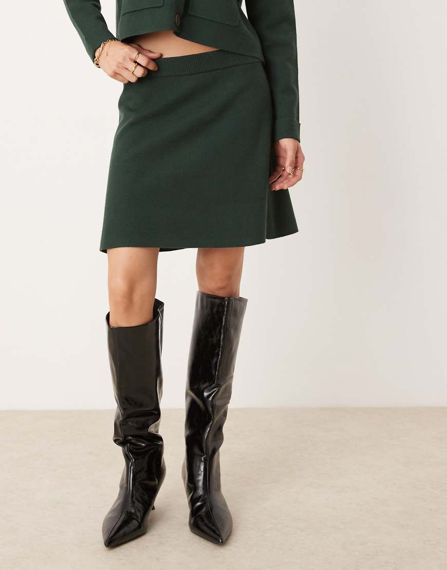 Nobody's Child - Minirock aus Strick in Dunkelgrün, Kombiteil von Nobody's Child