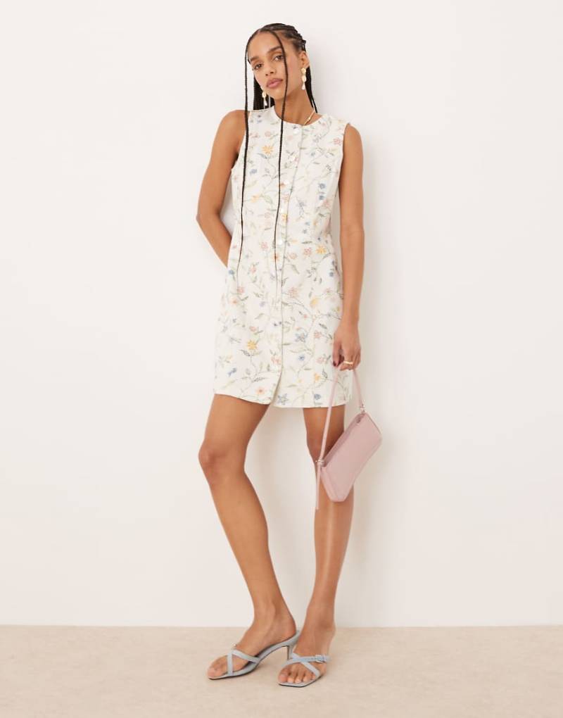 Nobody's Child - Ned - Mini-Schürzenkleid aus Denim in floralem Weiß-Bunt von Nobody's Child