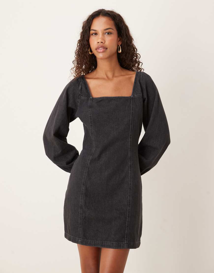 Nobody's Child - Porth - Minikleid aus schwarzem Denim mit eckigem Ausschnitt von Nobody's Child