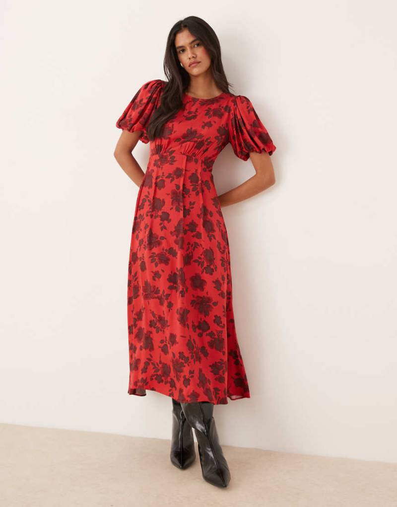 Nobody's Child - Quinn - Midikleid in Rot mit Puffärmeln und Blumenmuster von Nobody's Child