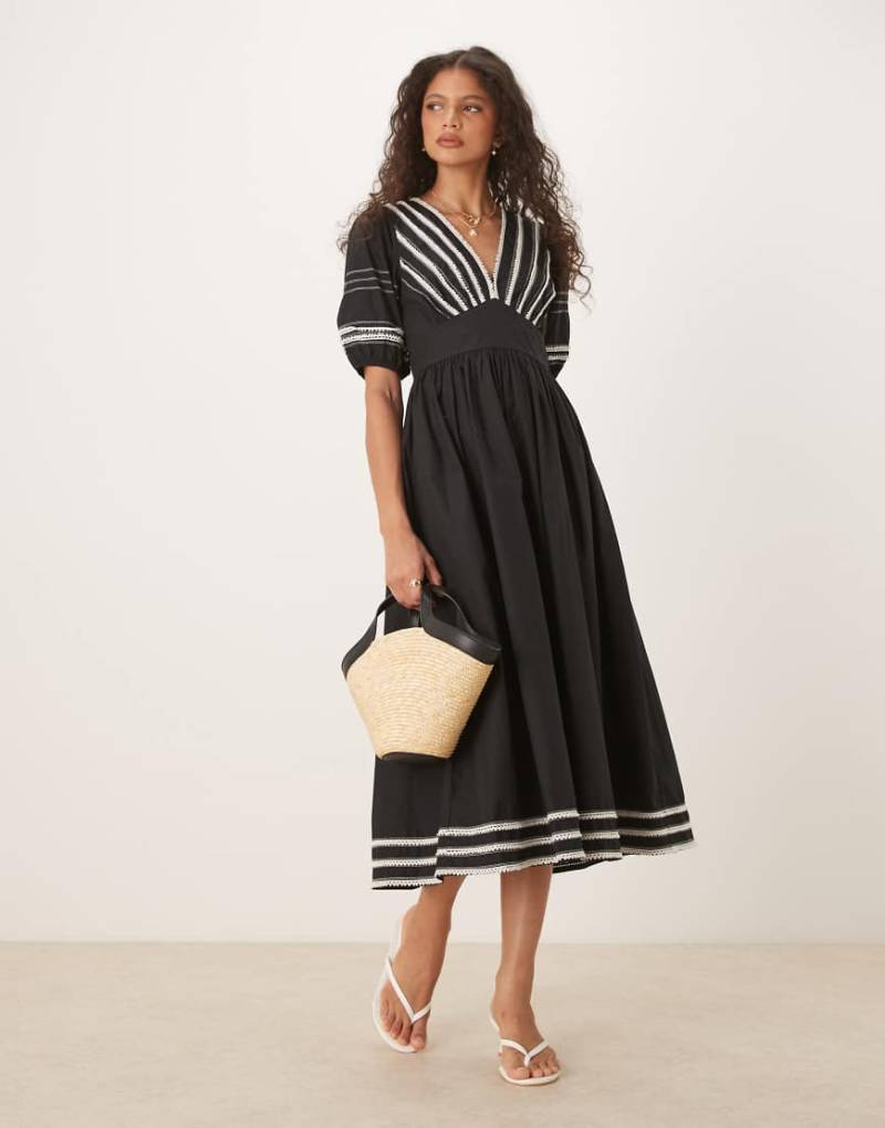 Nobody's Child - Rosa - Midikleid in Schwarz mit gestreiftem Einsatz von Nobody's Child