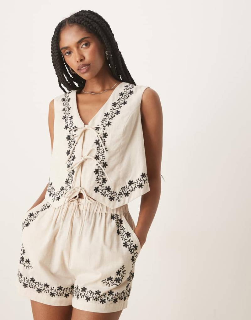 Nobody's Child - Rosie - Bestickte Weste in Beige, Kombiteil-Braun von Nobody's Child