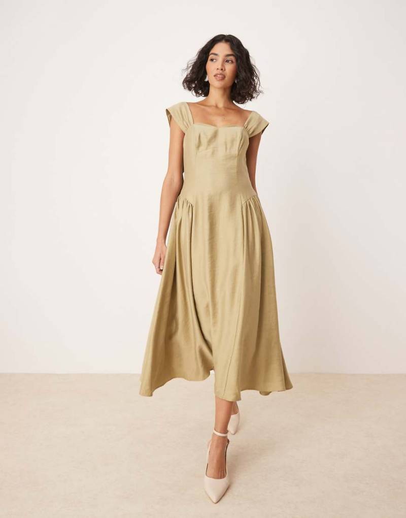 Nobody's Child - Rue - Midikleid in Khaki mit Schleifen-Trägern und Strukturdesign-Grün von Nobody's Child