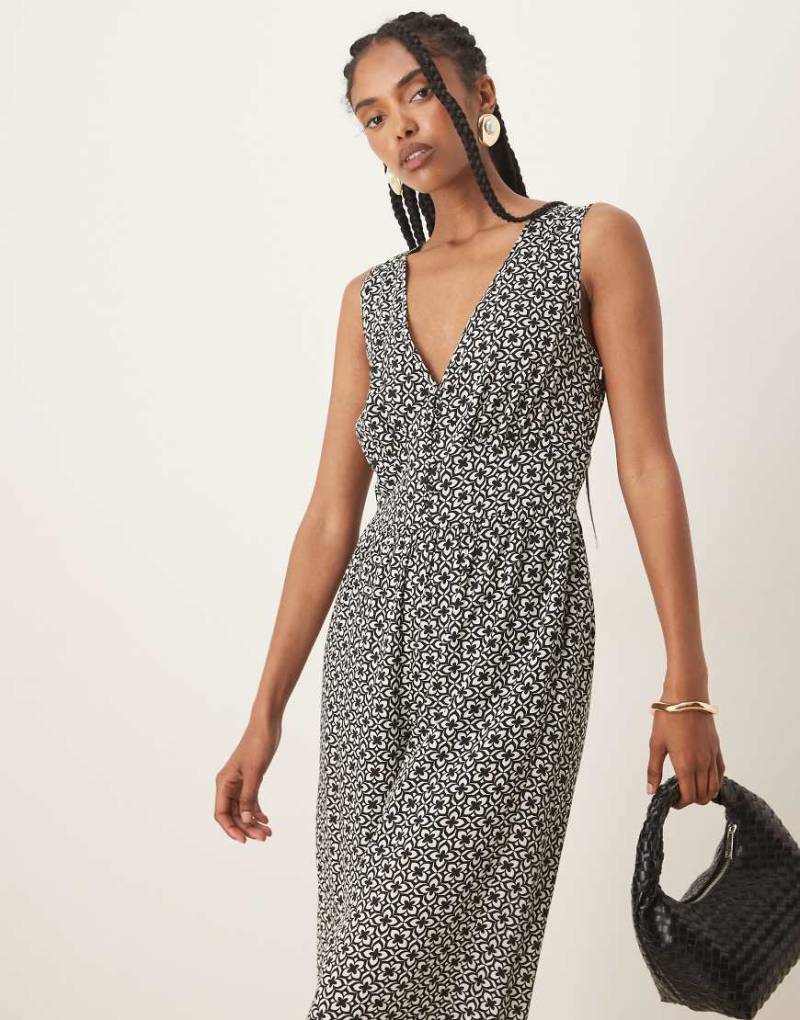 Nobody's Child - Starlight - Ärmelloser Jumpsuit mit geometrischem Print in Schwarz-Weiß von Nobody's Child