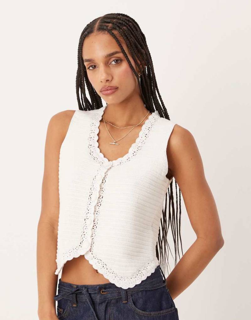 Nobody's Child - Weste in Weiß aus Häkelstrick von Nobody's Child