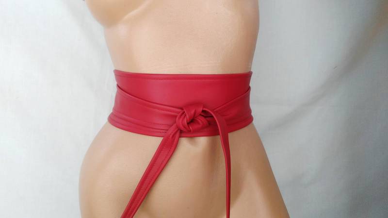 Leder Obi Gürtel Rot Gewickelte Taille Breiter Cincher von NobodyReallyKnows