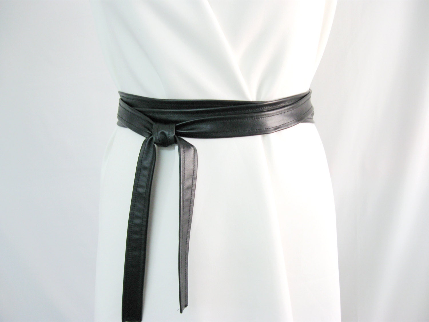 Schwarzer Gürtel Leder Obi Kimono Cinch Doppelt Wrap Schmaler Schwarzer Gürtel Leder Obi Kimono Cinch Doppelt Wrap Schmaler von NobodyReallyKnows