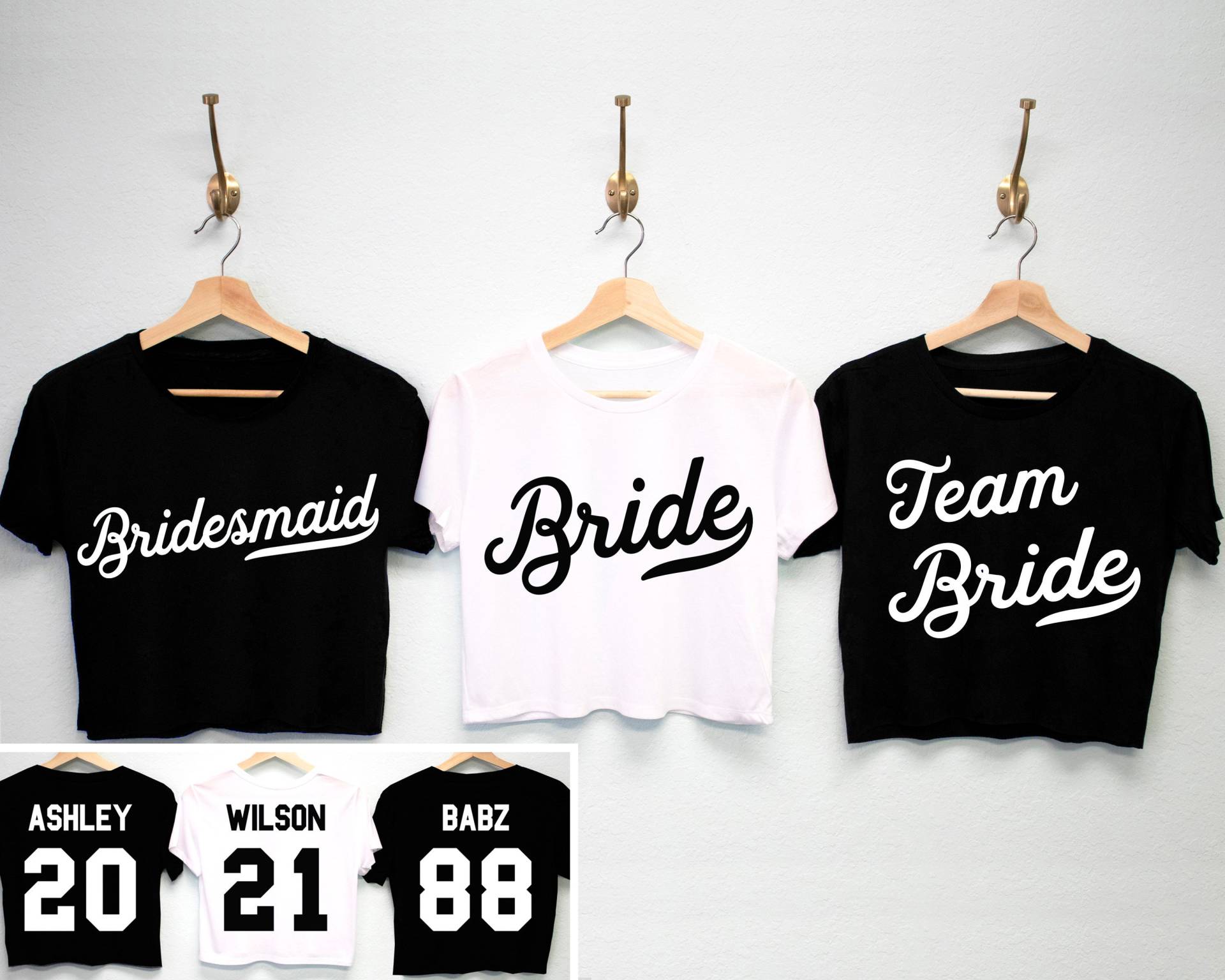 Braut & Brautjungfer Team Shirts Cropped T-Shirts Individuelle Namen Und Nummern Für Junggesellinnenabschied, Baseball Brautjungfern Hochzeit Crop von NobullWomanApparel