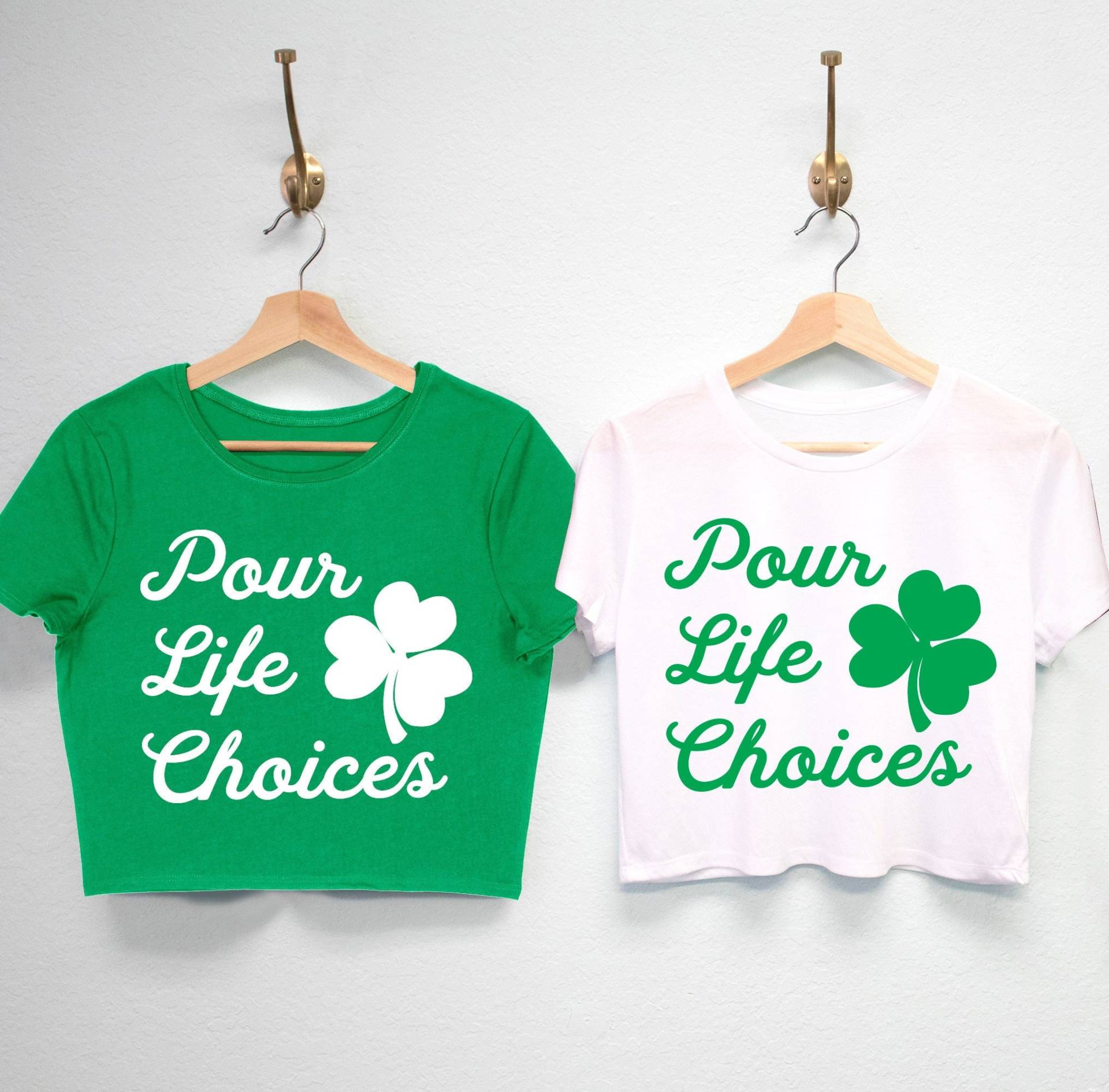 Pour Life Choices St. Patrick Es Day Crop Tops Für Frauen, Damen Patty Shirts, Shamrock St Cropped T-Shirts von NobullWomanApparel