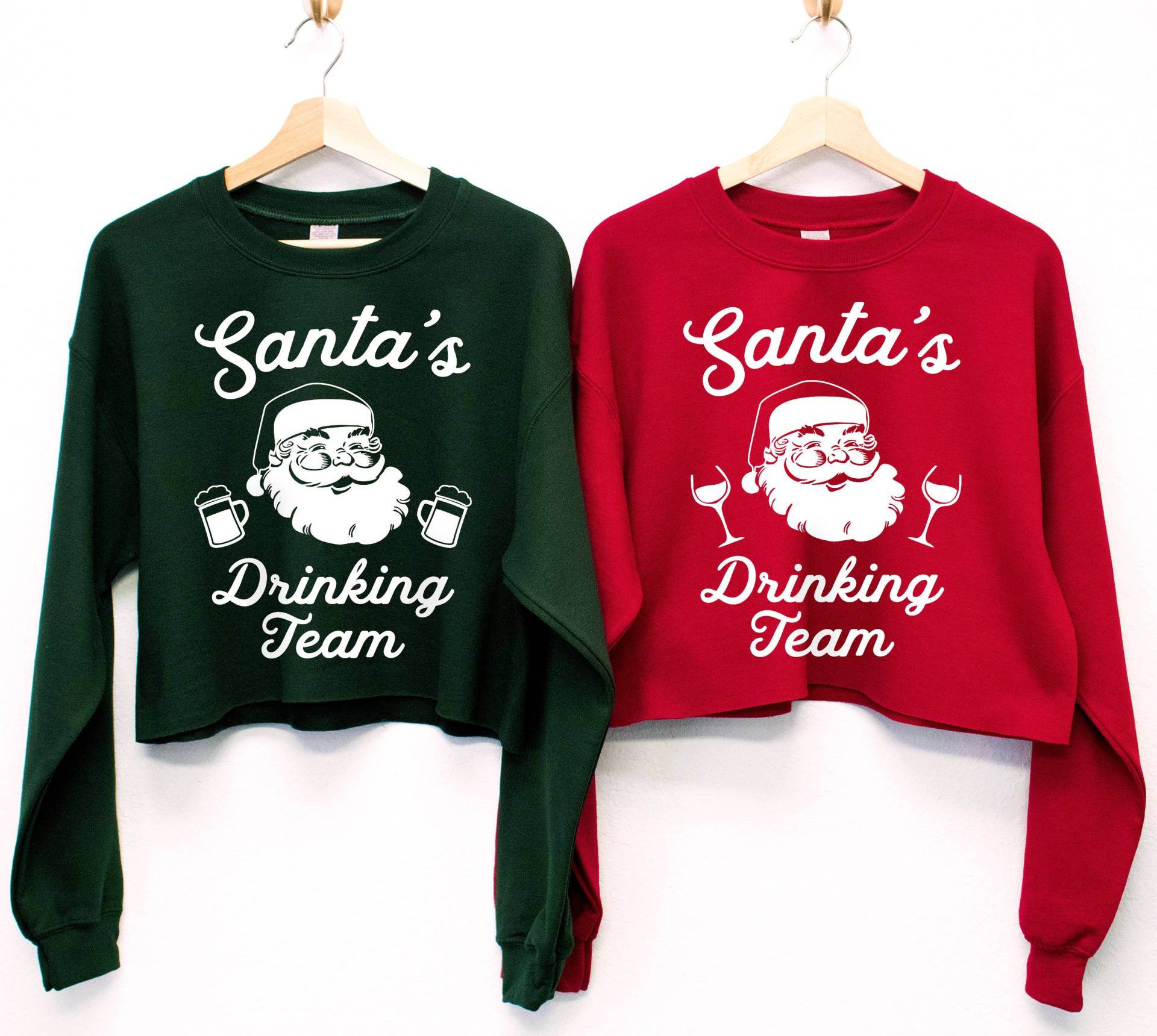 Santa Es Drinking Team Cropped Ugly Weihnachtspullover Für Frauen, Frauen Weihnachtsshirt, Lustige Weihnachtsshirts, Hässliche Weihnachtspullover von NobullWomanApparel