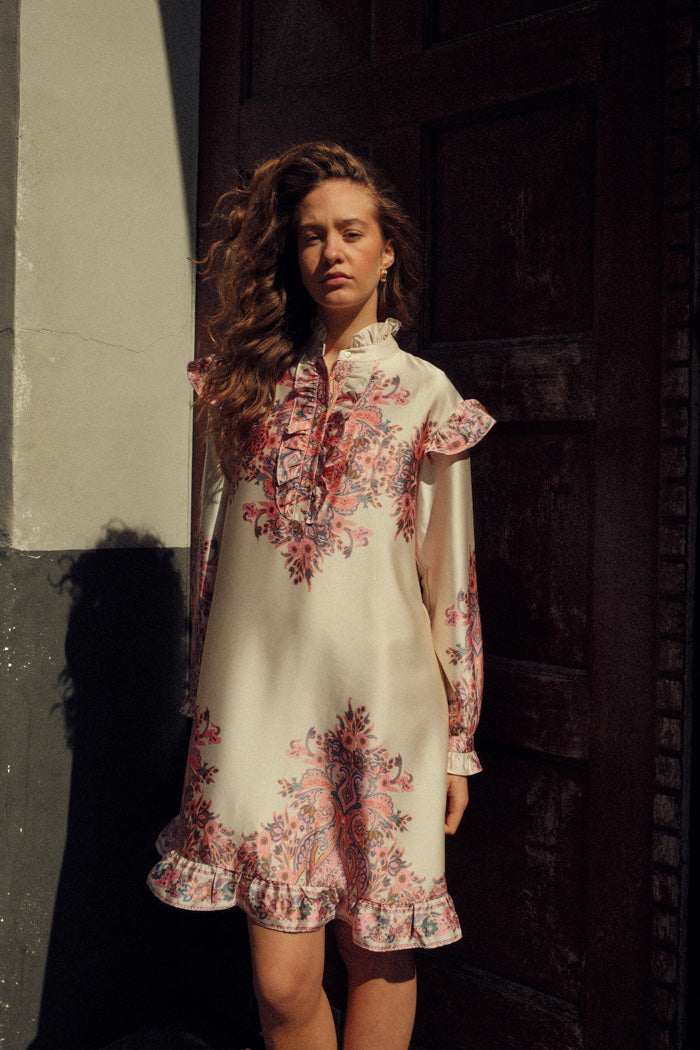 Reno Ruby Ruffle Dress Drusella Print von Noella