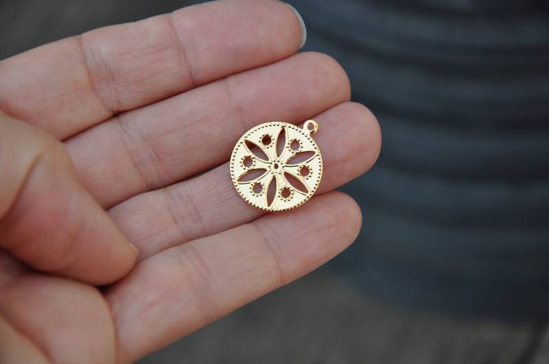 Anhänger Medaille Rosette, Kreis, Scheibe, Scheibe 20 Mm 18K Vergoldet Spitze Anhänger Medaille Rosette, Kreis, Scheibe, Scheibe 20 Mm 18K Vergoldet Spitze von NoiiSyFrance