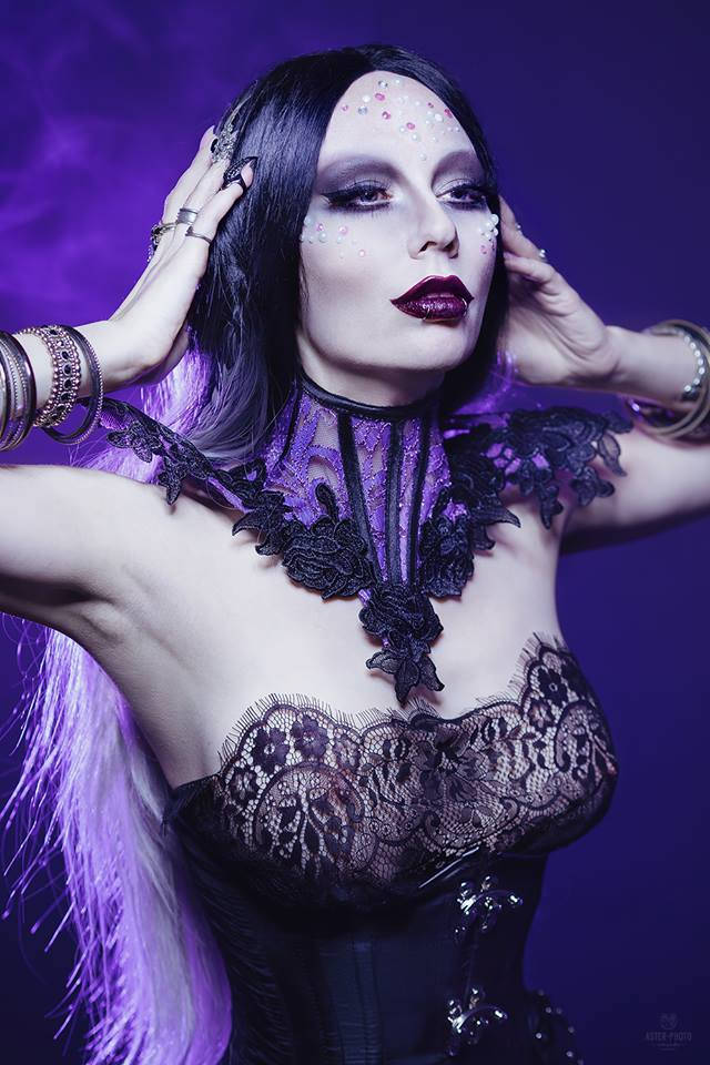 Das Royal Lila Spitzenhalskorsett-Halskorsett-Gothic-Korsett Mit Blumenbesatz von NoirRomantique