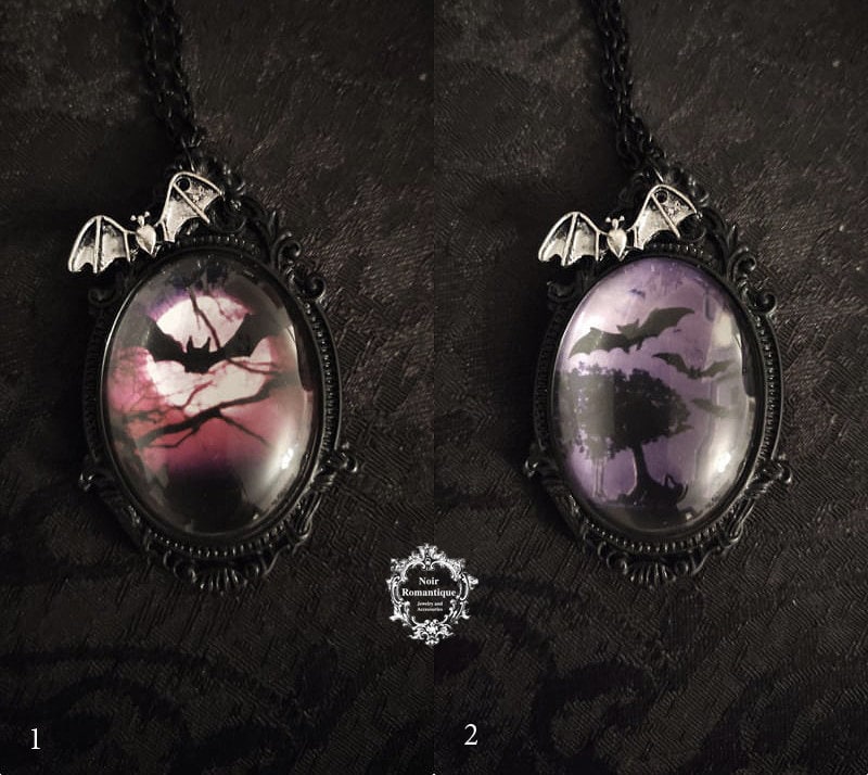 Gothic Kamee Halsketten-Broschen Mit Fledermaus Prints-Choose Pattern-Gothic Schmuck-Halloween von NoirRomantique