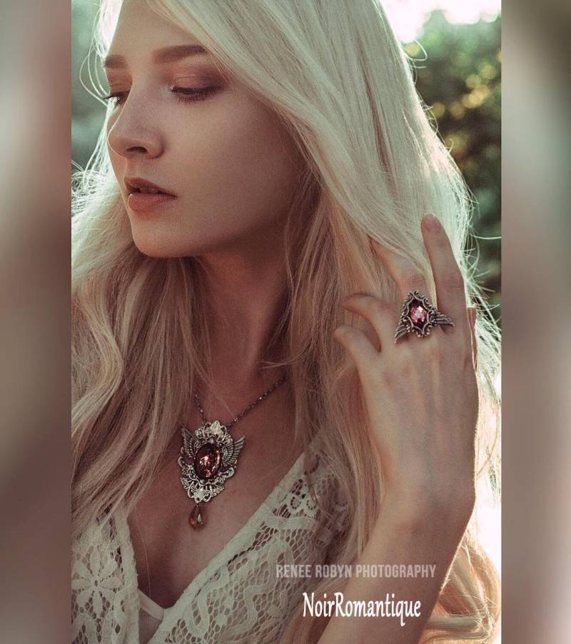 Silber Gothic Geflügelten Halskette-Gothic Schmuck-Gothic Halskette Kette-Kamee Mit Flügel-Gothic-Anhänger von NoirRomantique