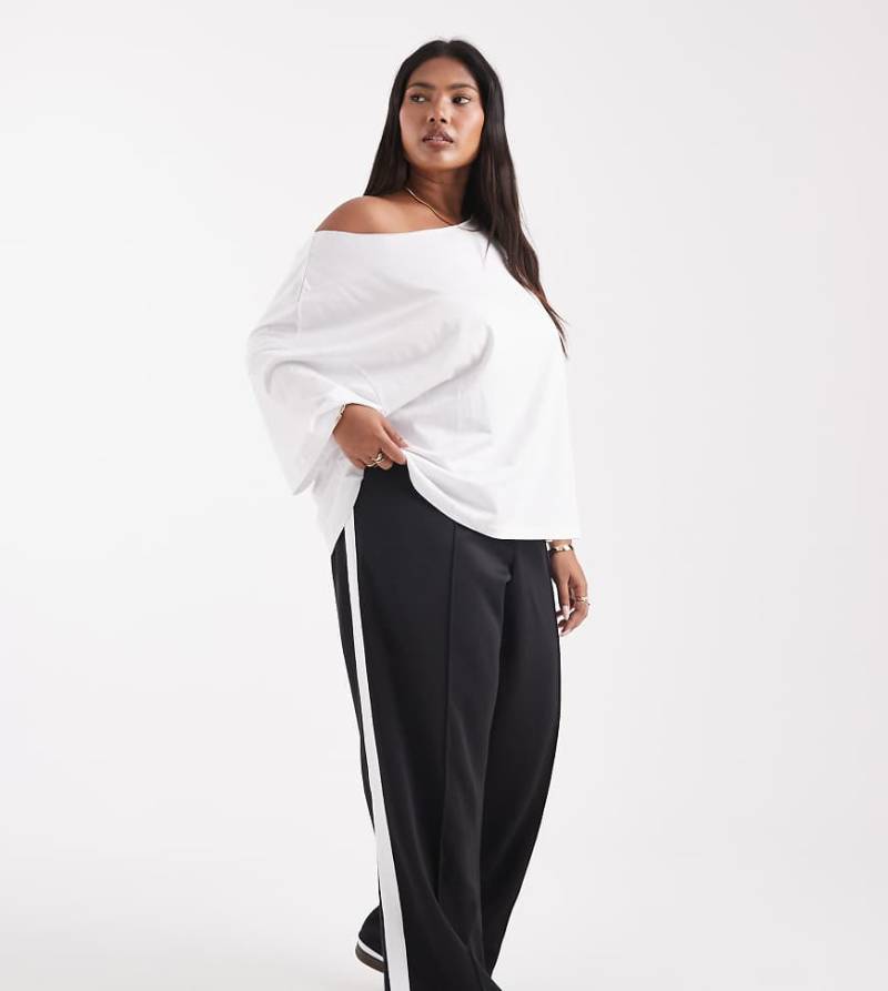 Noisy May Curve - Gerade geschnittene Jersey-Hose in Schwarz mit weißem seitlichem Streifen von Noisy May Curve