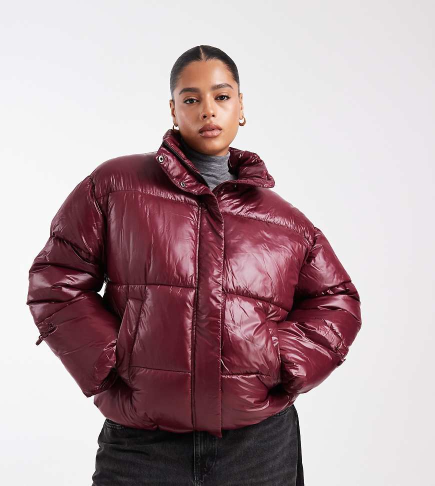 Noisy May Curve - Glänzende Pufferjacke in Burgunderrot von Noisy May Curve