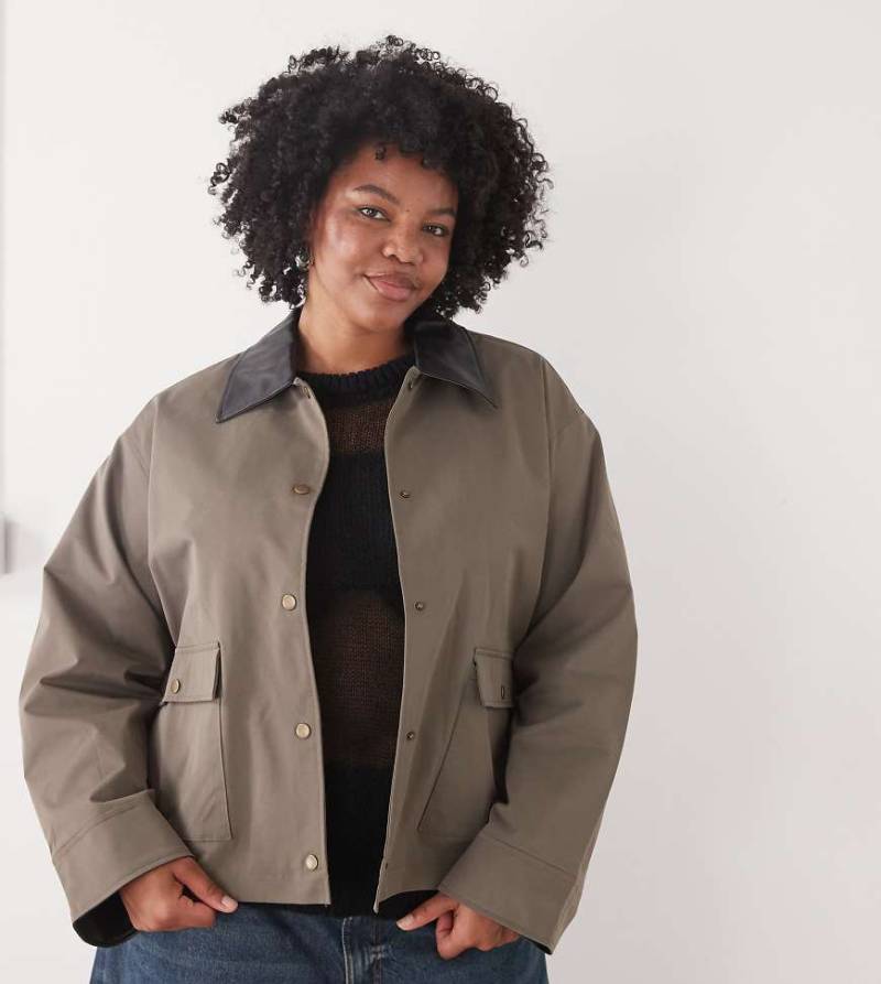 Noisy May Curve - Jacke in Braun mit Manschetten und Kragendetail-Brown von Noisy May Curve
