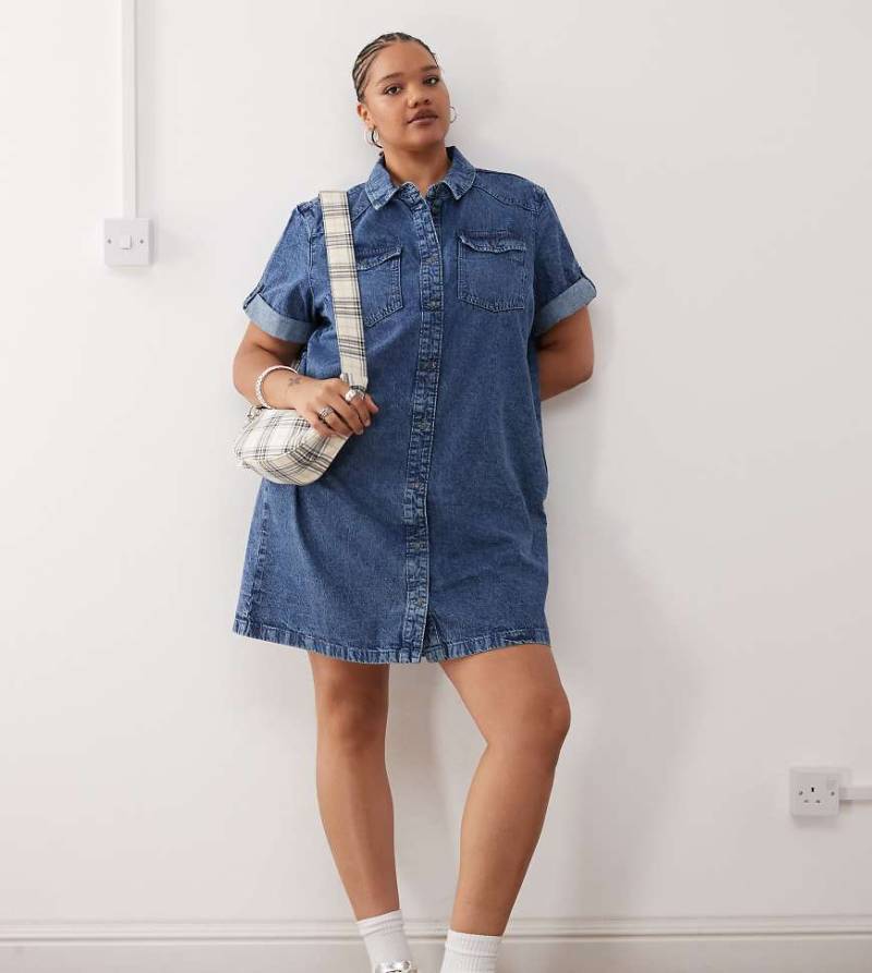 Noisy May Curve - Jeanskleid in mittelblauer Waschung von Noisy May Curve