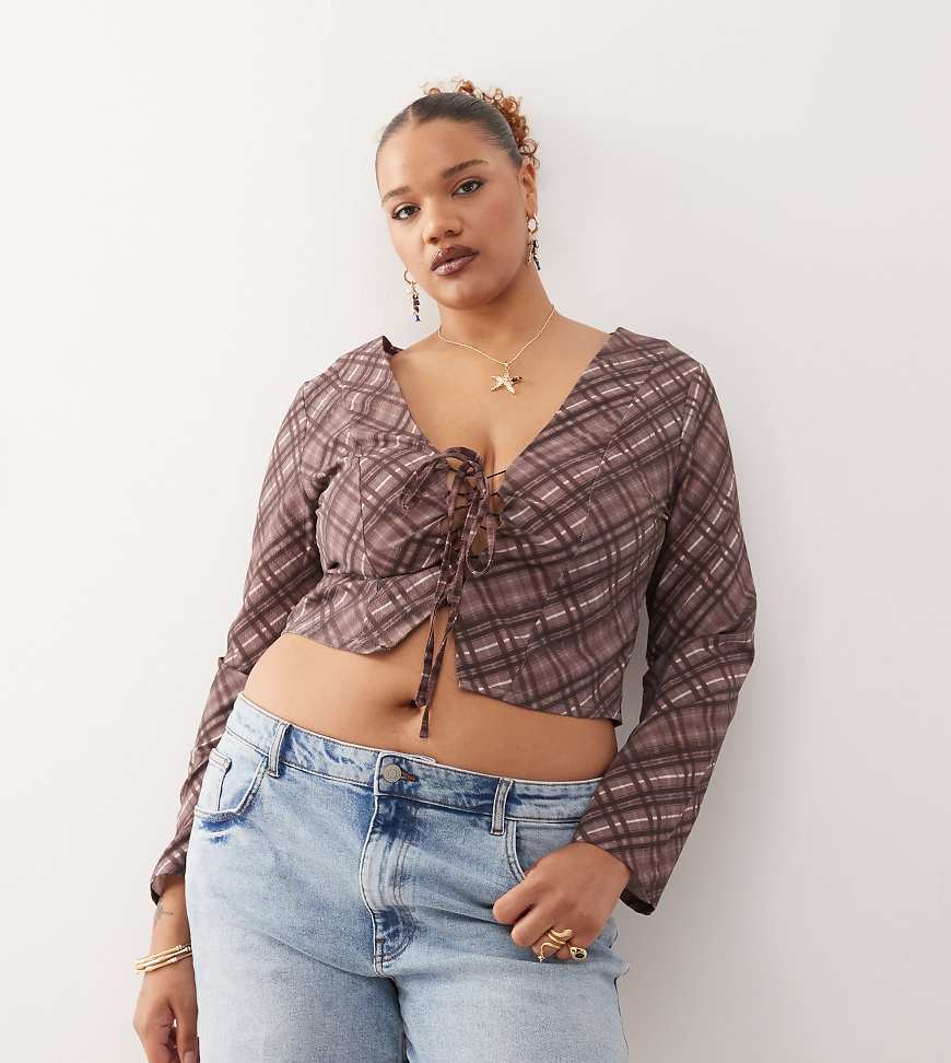 Noisy May Curve - Jeansshorts in hellblauer Waschung mit hohem Bund Noisy May Curve - Jeansshorts in hellblauer Waschung mit hohem Bund von Noisy May Curve