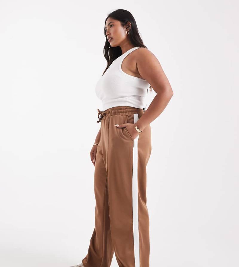 Noisy May Curve - Jersey-Hose mit geradem Bein in Hellbraun mit weißem Seitenstreifen-Brown von Noisy May Curve