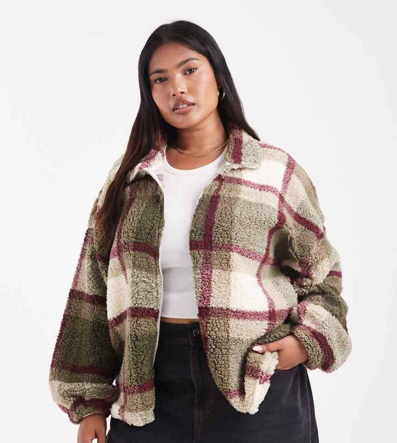 Noisy May Curve - Karierte Oversize-Jacke aus Fleece in Creme und Khaki-Rot von Noisy May Curve