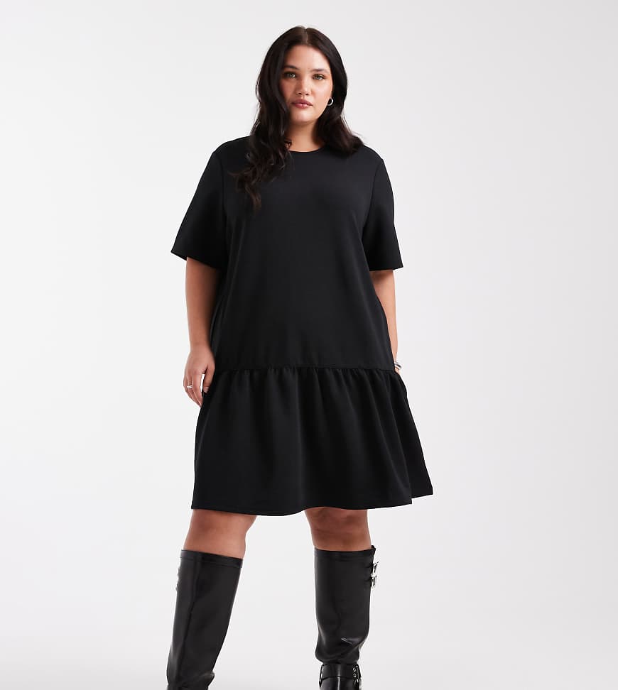 Noisy May Curve - Minikleid in Schwarz mit asymmetrischem Saum aus Stoff in Neoprenoptik von Noisy May Curve
