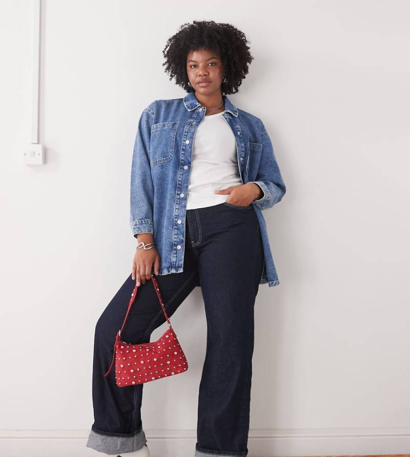 Noisy May Curve - Oversize-Jeanshemd in mittelblauer Waschung von Noisy May Curve