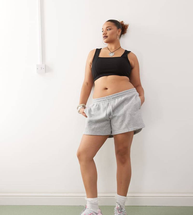 Noisy May Curve - Shorts in Hellgrau mit elastischem Bund von Noisy May Curve