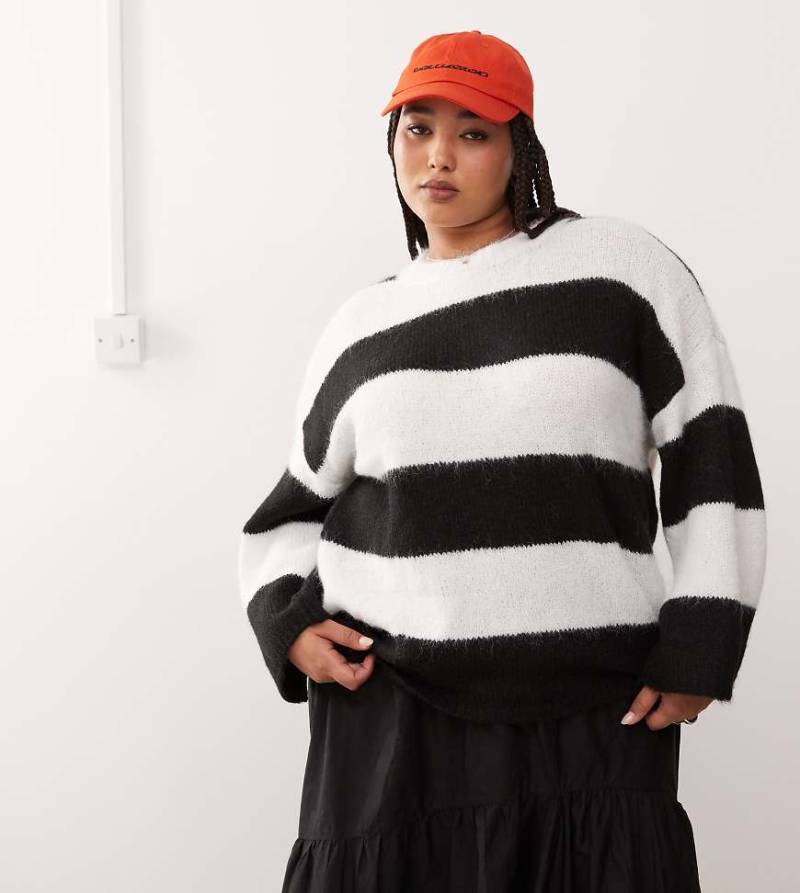 Noisy May Curve - Strukturierter, gestreifter Oversize-Pullover in Schwarz-Weiß von Noisy May Curve