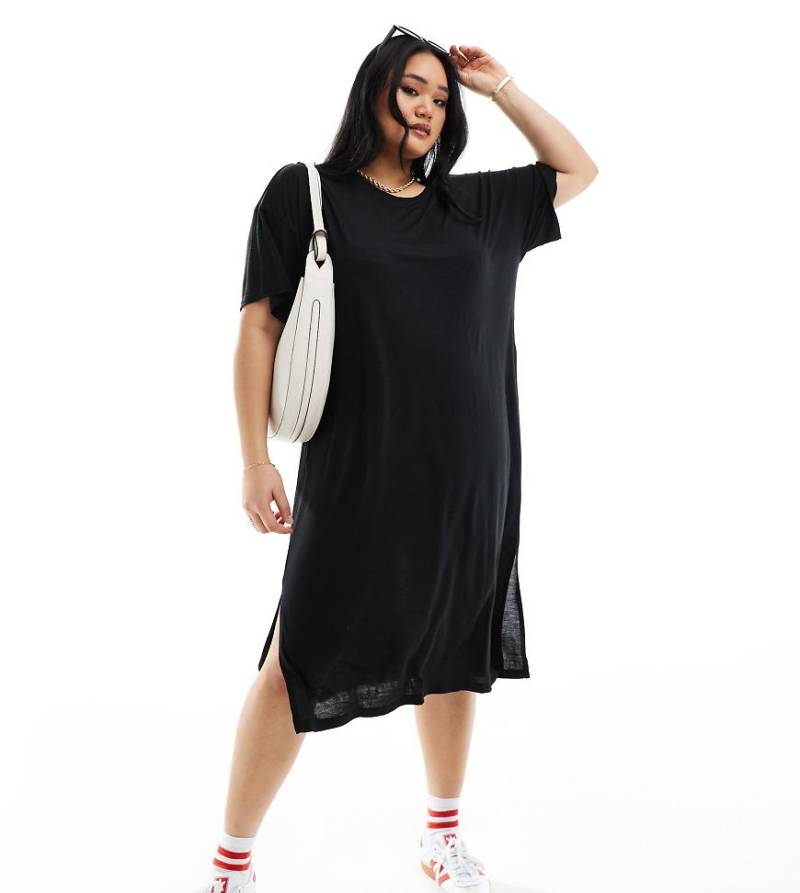 Noisy May Curve - T-Shirt-Kleid in Schwarz in Midilänge von Noisy May Curve