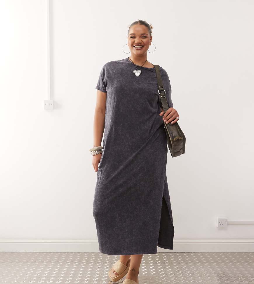 Noisy May Curve - T-Shirt-Kleid mit Maxilänge in verwaschenem Grau von Noisy May Curve