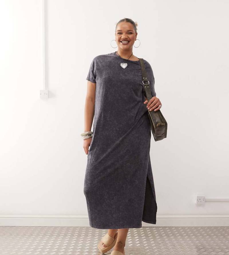 Noisy May Curve - T-Shirt-Kleid mit Maxilänge in verwaschenem Grau von Noisy May Curve