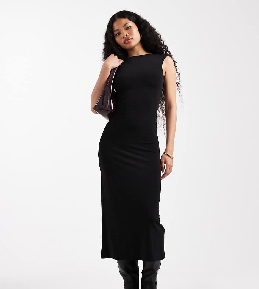 Noisy May Petite - Rückenfreies Maxikleid in Schwarz mit gerafftem Detail von Noisy May Petite