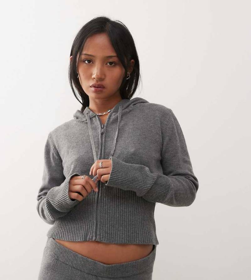 Noisy May Petite - Strickjacke in Grau mit Reißverschluss und Kapuze, Kombiteil von Noisy May Petite