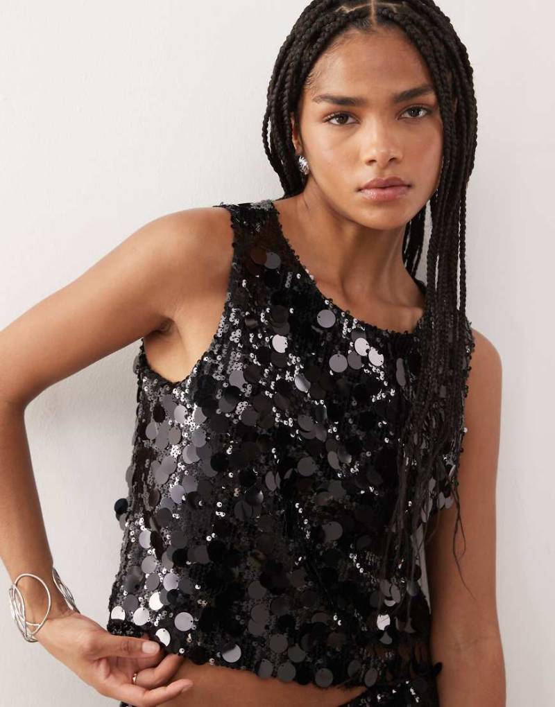 Noisy May - Ärmelloses Cropped-Oberteil in Schwarz mit scheibenförmigen Pailletten von Noisy May