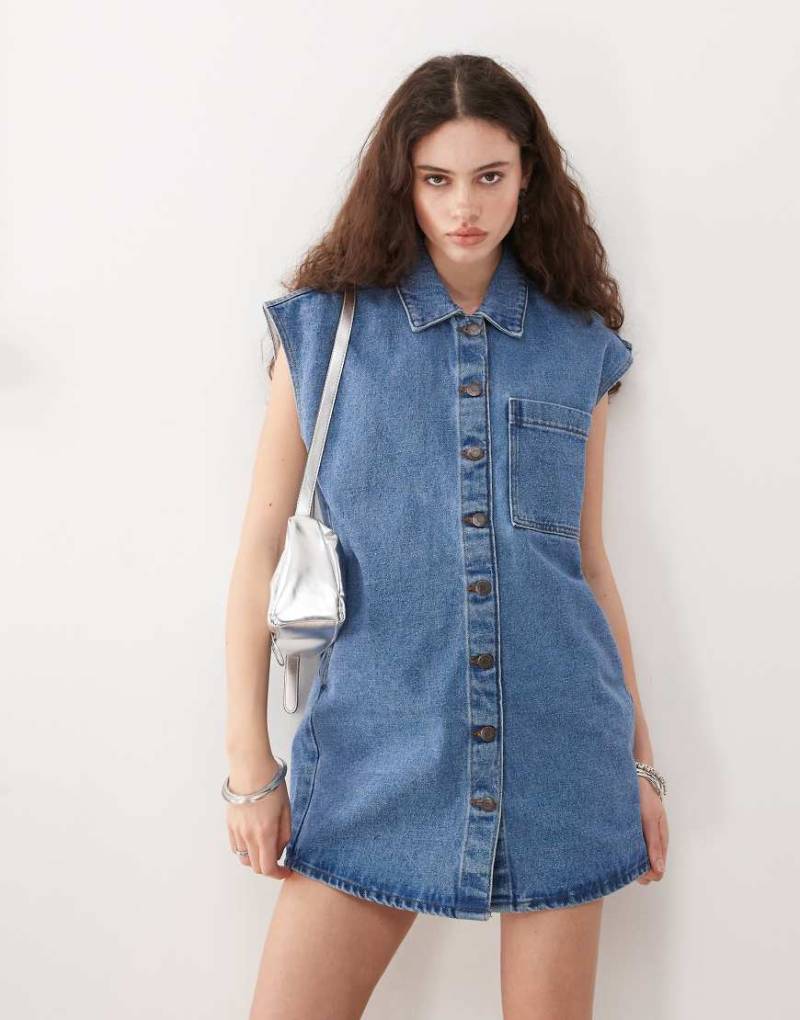 Noisy May - Ärmelloses Jeans-Minikleid in mittelblauer Waschung von Noisy May