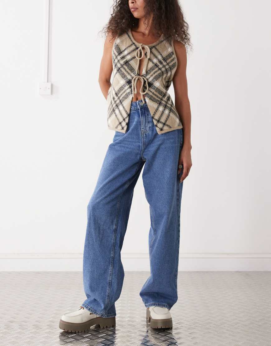 Noisy May - Alexa - Gerade geschnittene Jeans in Mittelblau mit mittelhohem Bund von Noisy May