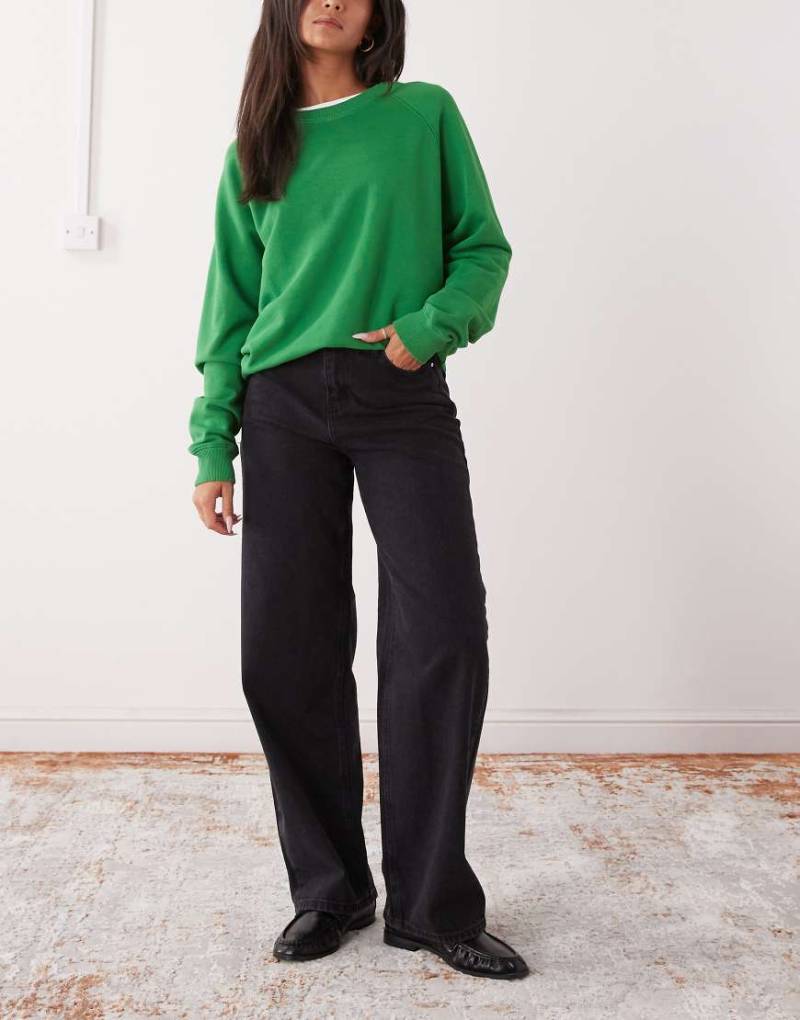 Noisy May - Alexa - Weit geschnittene Denim-Jeans in Schwarz mit mittelhohem Bund von Noisy May