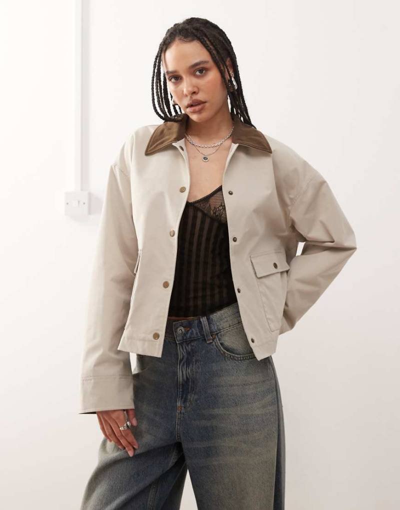 Noisy May - Leichte Barn-Jacket in Steinbeige mit Kontrastkragen-Neutral von Noisy May