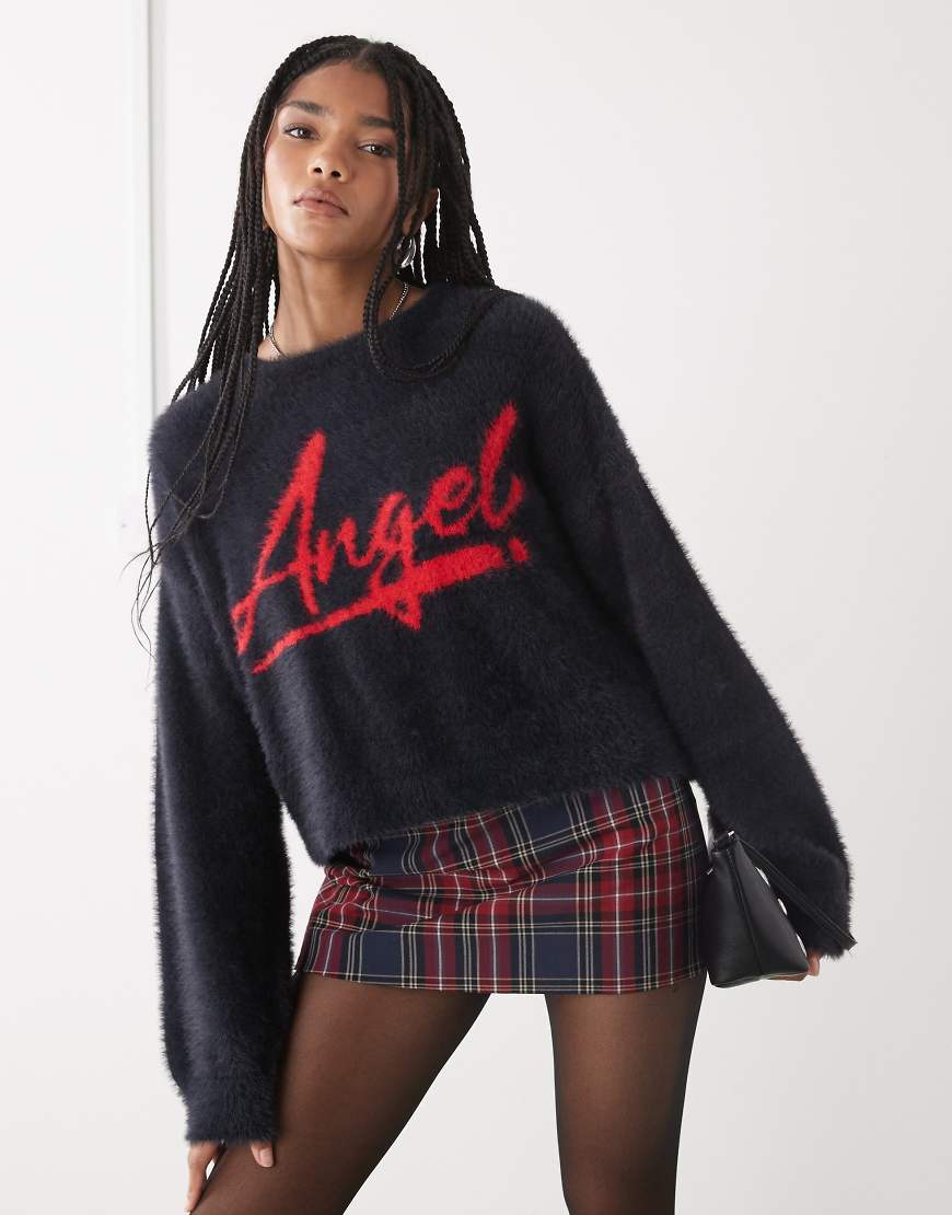 Noisy May - Flauschiger, strukturierter Pullover in Marineblau mit „Angel"-Schriftzug-Schwarz von Noisy May