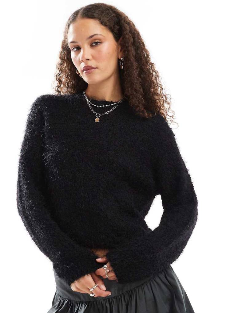 Noisy May - Flauschiger Strickpullover in Schwarz mit Rundhalsausschnitt von Noisy May