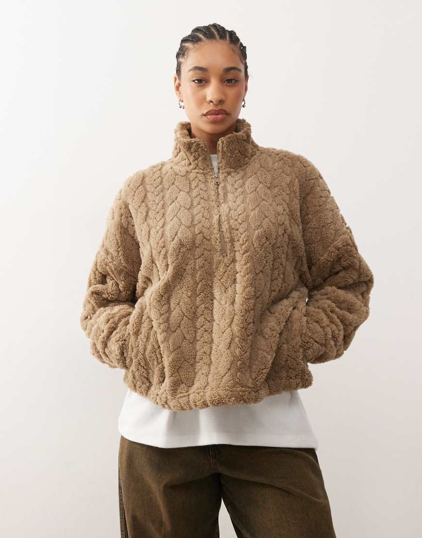 Noisy May - Flauschiges Fleece-Oberteil in Beige mit kurzem Reißverschluss-Neutral von Noisy May