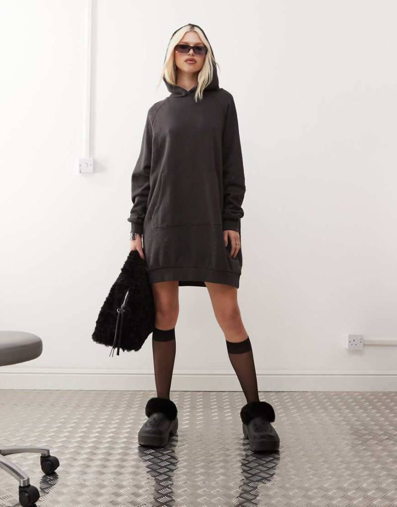 Noisy May - Kapuzenpullover-Kleid in Anthrazit in Used-Optik-Grau von Noisy May