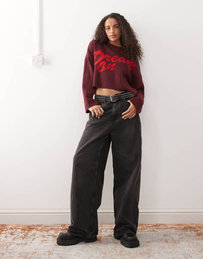 Noisy May - Kastiger Strickpullover in Burgunderrot mit Rundhalsausschnitt von Noisy May