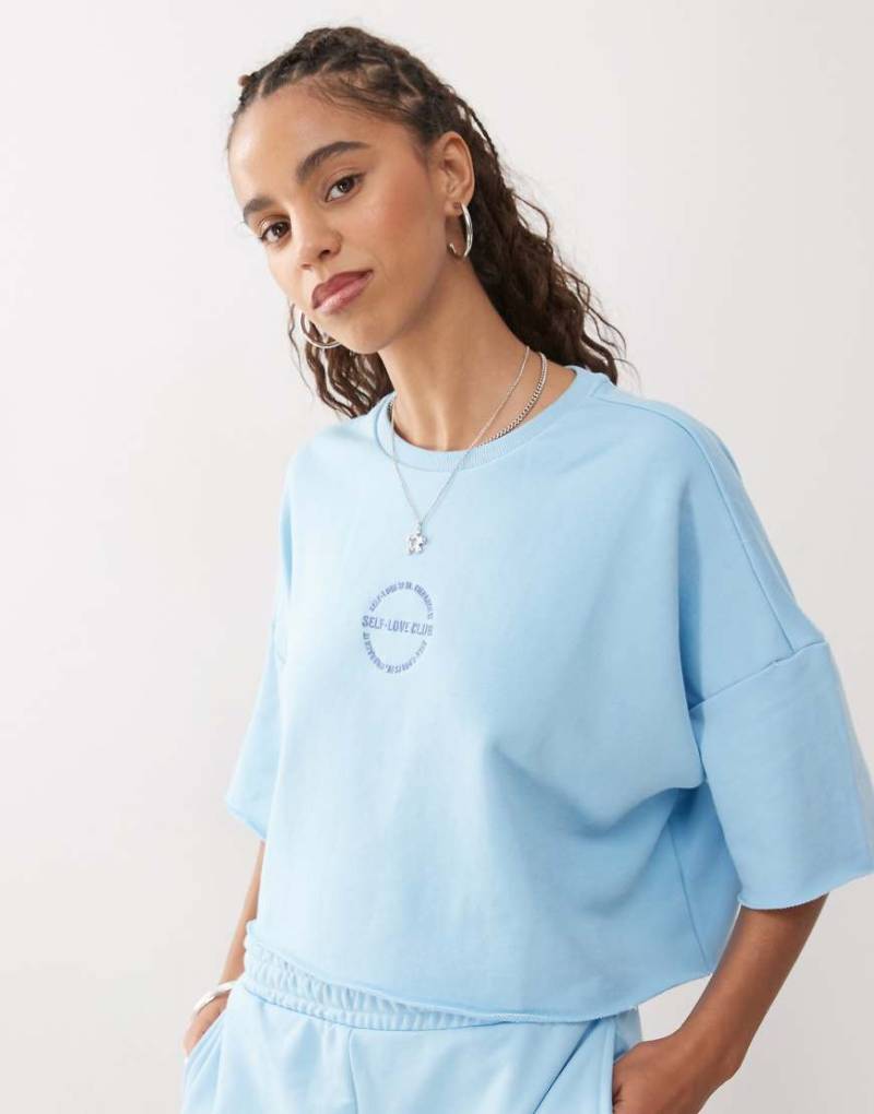 Noisy May - Kastiges Cropped Sweatshirt in Hellblau, Kombiteil von Noisy May