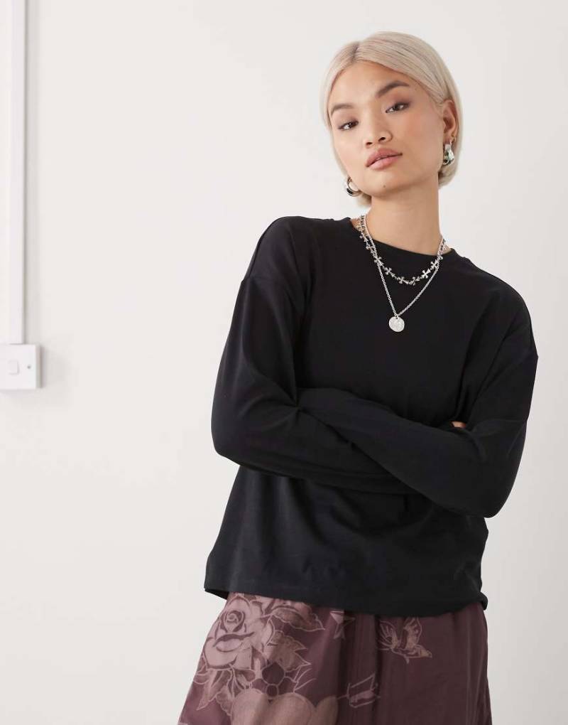 Noisy May - Langärmliges Regular Fit T-Shirt in Schwarz von Noisy May