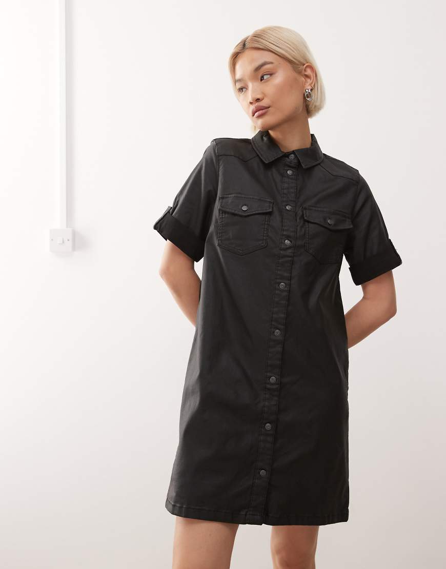 Noisy May - Mantelkleid in Schwarz mit Knopfleiste von Noisy May